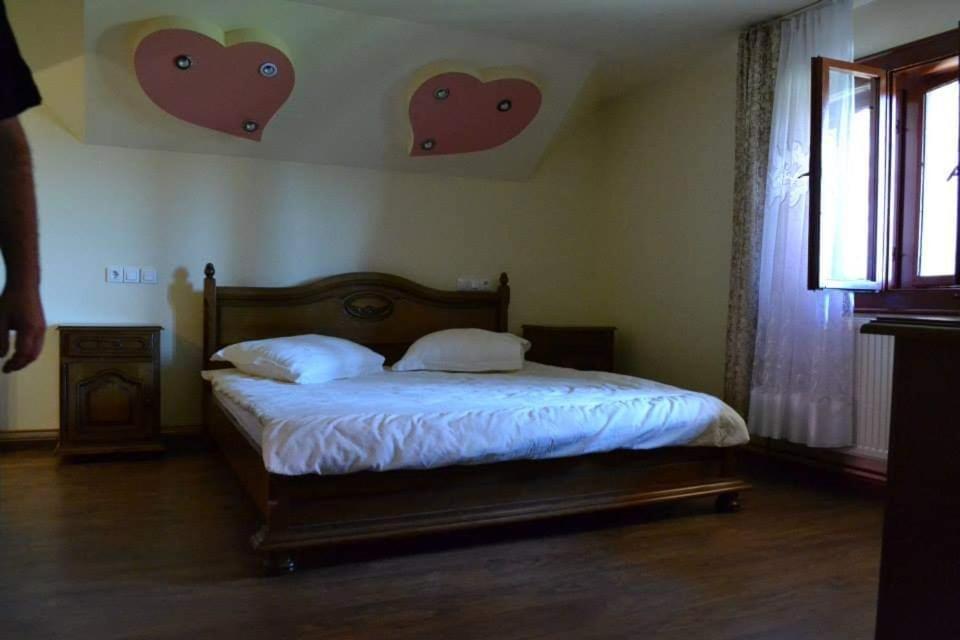 Casa Din Barsana Hotel Bîrsana Buitenkant foto